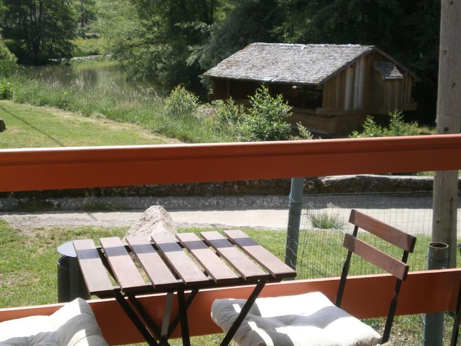 La Maisonette Du Bateau Lavoir Semur-en-Auxois Exterior photo